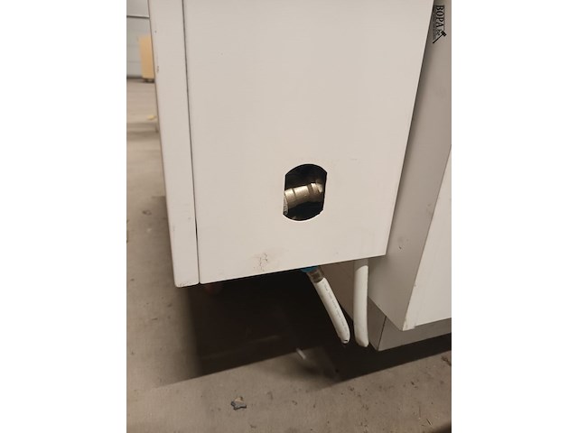 Lot 49 - radiator - afbeelding 2 van  2