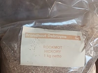 Lot 49 - rookmot hickory 1 kg. 18 stuks - afbeelding 2 van  2