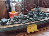 Lot 49 - schaalmodel duits slagschip - afbeelding 2 van  3