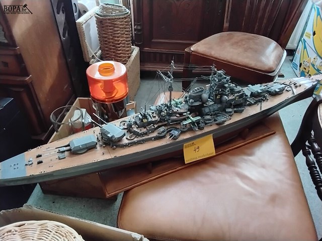 Lot 49 - schaalmodel duits slagschip - afbeelding 3 van  3