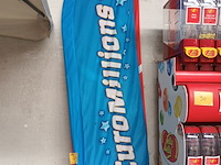 Lot 49 - stoepvlaggen en parasolvoeten - afbeelding 1 van  4