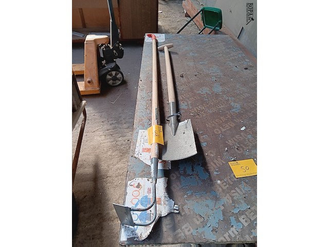 Lot 49 - tuingereedschap - afbeelding 1 van  1