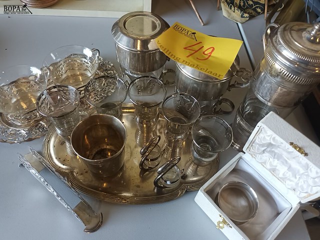Lot 49 - verzilverd tafel deco. 15 stuks - afbeelding 1 van  6