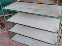 Lot 49 - vintage industriële stellingkast met groen ijzeren frame en - afbeelding 3 van  3