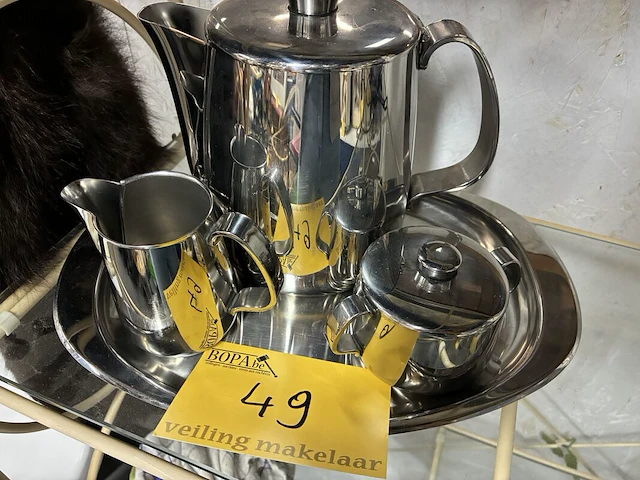 Lot 49 - vintage verzilverd koffie- en theeservies - afbeelding 1 van  3
