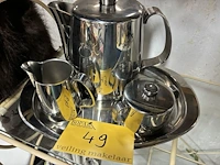 Lot 49 - vintage verzilverd koffie- en theeservies