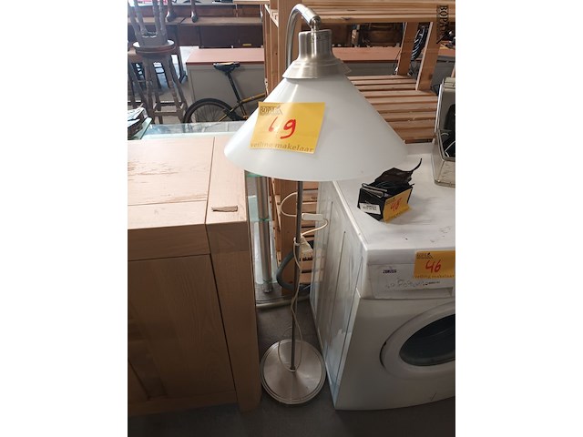 Lot 49 - vloerlamp - afbeelding 4 van  4