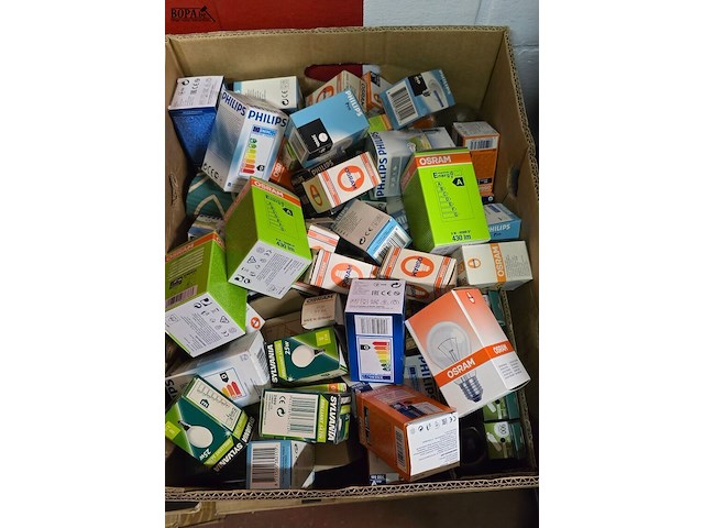 Lot 49 - volle bananendoos diverse lampen - afbeelding 1 van  1