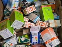 Lot 49 - volle bananendoos diverse lampen - afbeelding 1 van  1