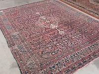 Lot 490 - handgeweven oosters tapijt