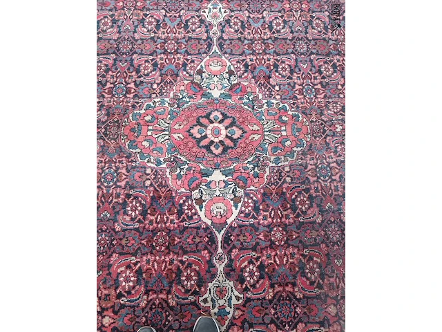 Lot 490 - handgeweven oosters tapijt - afbeelding 2 van  4