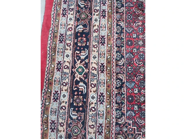 Lot 491 - handgeweven oosters tapijt - afbeelding 3 van  5