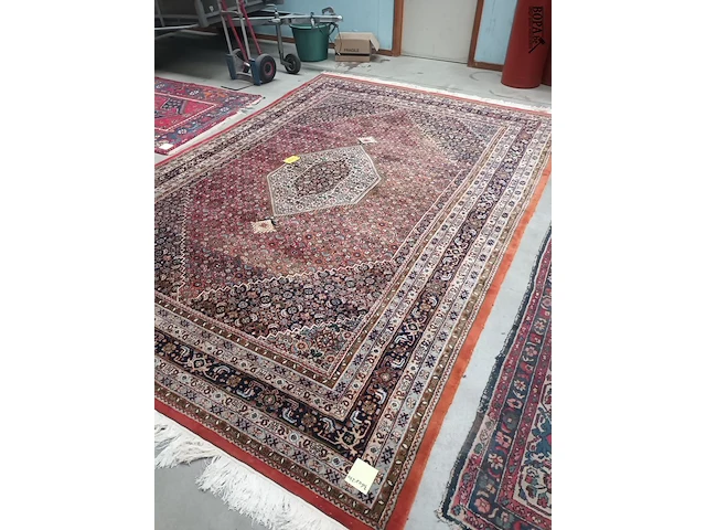 Lot 491 - handgeweven oosters tapijt - afbeelding 5 van  5