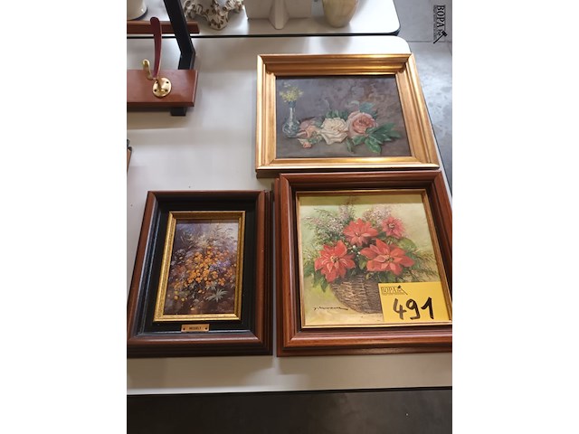 Lot 491 - schilderijen met bloemen. 3 stuks - afbeelding 1 van  4