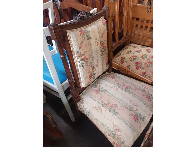 Lot 493 - antieke stoelen. 2 stuks - afbeelding 3 van  4