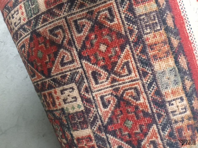 Lot 493 - handgeweven oosters tapijt - afbeelding 4 van  4
