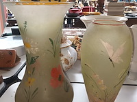 Lot 494 - glazen vazen. 2 stuks - afbeelding 1 van  3