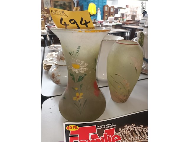 Lot 494 - glazen vazen. 2 stuks - afbeelding 2 van  3