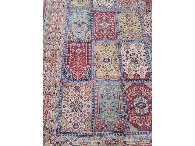 Lot 495 - handgeweven oosters tapijt - afbeelding 3 van  6