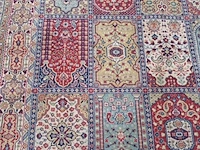 Lot 495 - handgeweven oosters tapijt - afbeelding 3 van  6