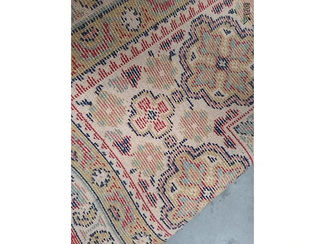 Lot 495 - handgeweven oosters tapijt - afbeelding 6 van  6