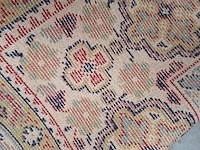 Lot 495 - handgeweven oosters tapijt - afbeelding 6 van  6