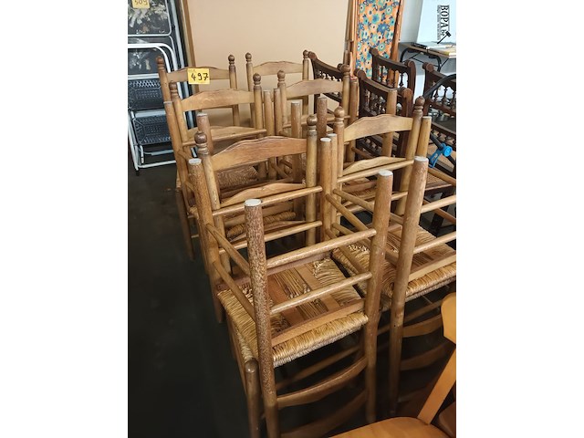 Lot 497 - houten stoelen met rieten zitting. 10 stuks - afbeelding 1 van  4