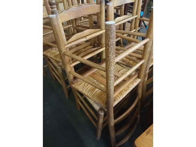 Lot 497 - houten stoelen met rieten zitting. 10 stuks - afbeelding 2 van  4