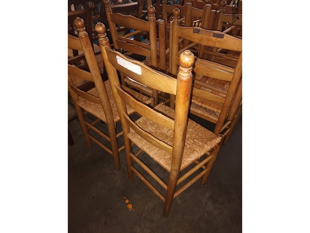 Lot 497 - houten stoelen met rieten zitting. 10 stuks - afbeelding 3 van  4