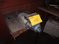 Lot 498 - bankschroef - afbeelding 1 van  4