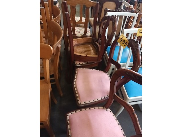 Lot 499 - stoelen met roze zitting. 4 stuks - afbeelding 2 van  4