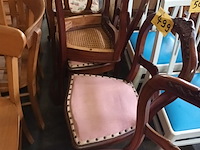 Lot 499 - stoelen met roze zitting. 4 stuks - afbeelding 2 van  4