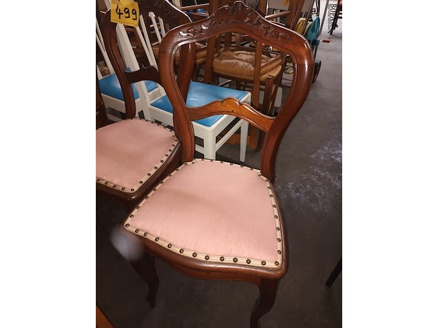 Lot 499 - stoelen met roze zitting. 4 stuks - afbeelding 3 van  4