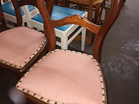 Lot 499 - stoelen met roze zitting. 4 stuks - afbeelding 3 van  4