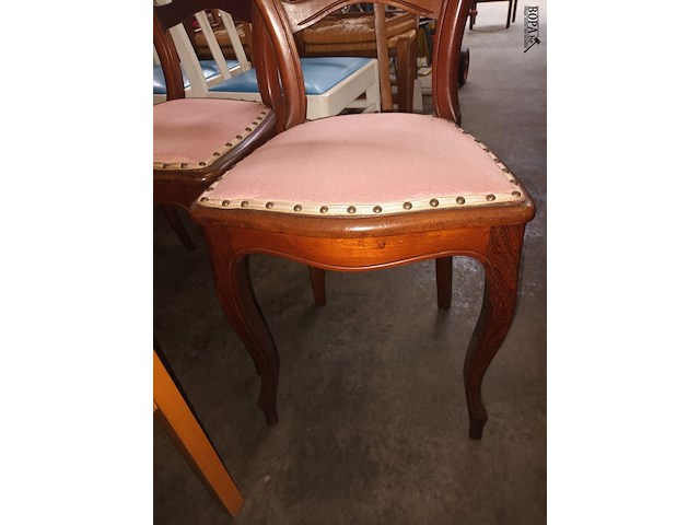 Lot 499 - stoelen met roze zitting. 4 stuks - afbeelding 4 van  4