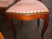 Lot 499 - stoelen met roze zitting. 4 stuks - afbeelding 4 van  4