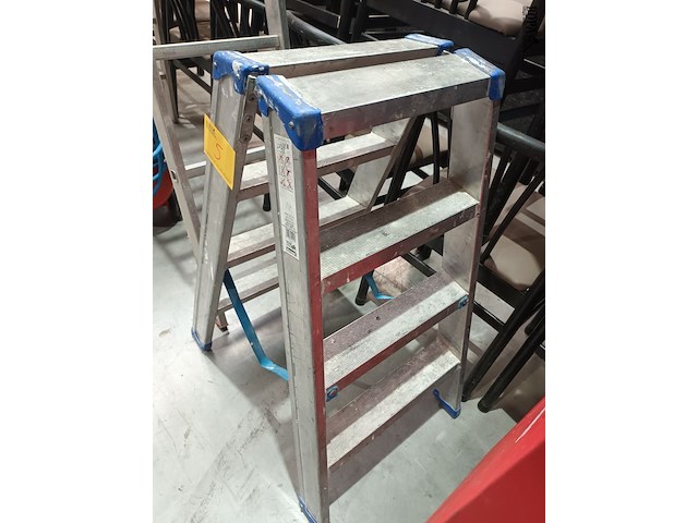 Lot 5 - aluminium trapladder tüv - afbeelding 3 van  3