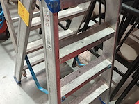 Lot 5 - aluminium trapladder tüv - afbeelding 3 van  3