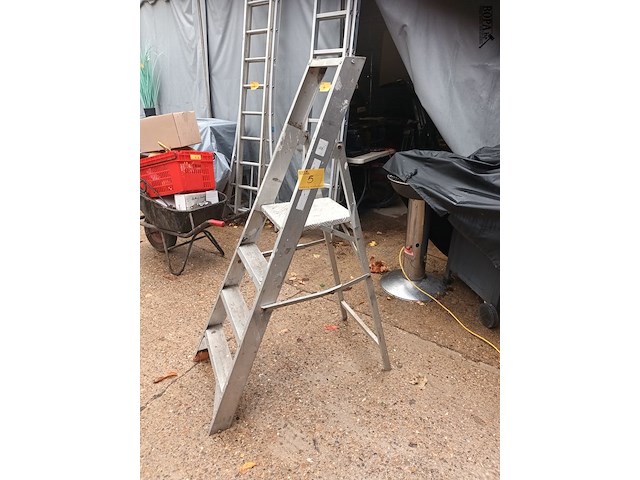Lot 5 - aluminium trapladder - afbeelding 1 van  2