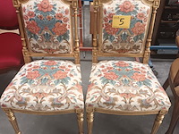 Lot 5 - antieke vergulde stoelen. 2 stuks