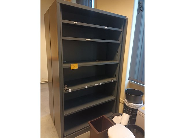 Lot 5 - archiefkast - afbeelding 1 van  2