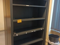 Lot 5 - archiefkast - afbeelding 1 van  2