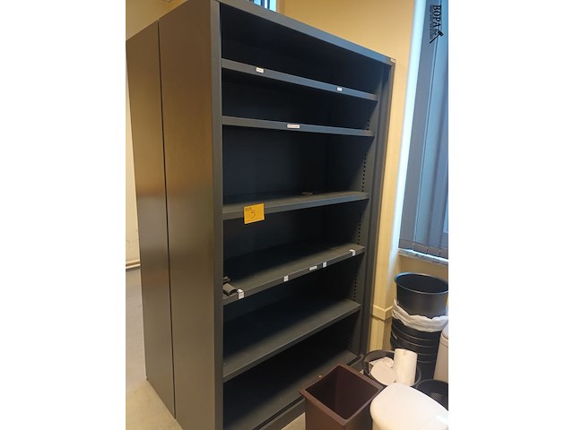 Lot 5 - archiefkast - afbeelding 2 van  2