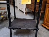 Lot 5 - bijzettafel zwart