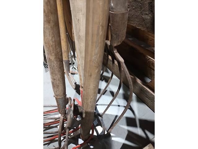 Lot 5 - borstel en hooivorken. 6 stuks - afbeelding 3 van  4