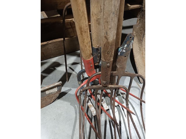 Lot 5 - borstel en hooivorken. 6 stuks - afbeelding 4 van  4