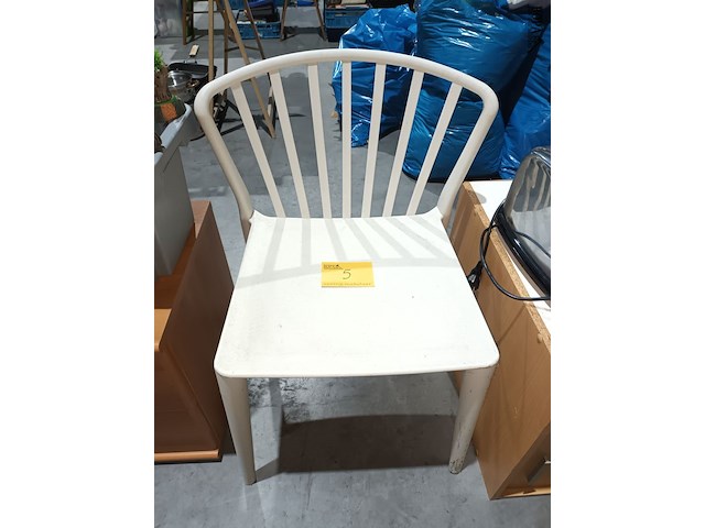 Lot 5 - brede stoel - afbeelding 1 van  3