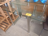 Lot 5 - bureau in glas en metaal
