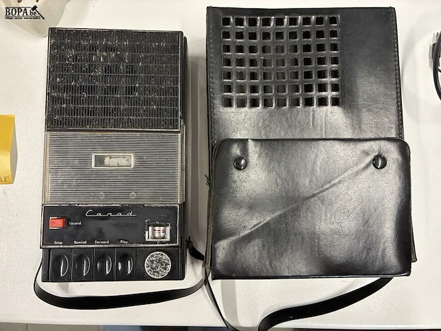 Lot 5 - cassetterecorder carad met draagtas - afbeelding 2 van  3
