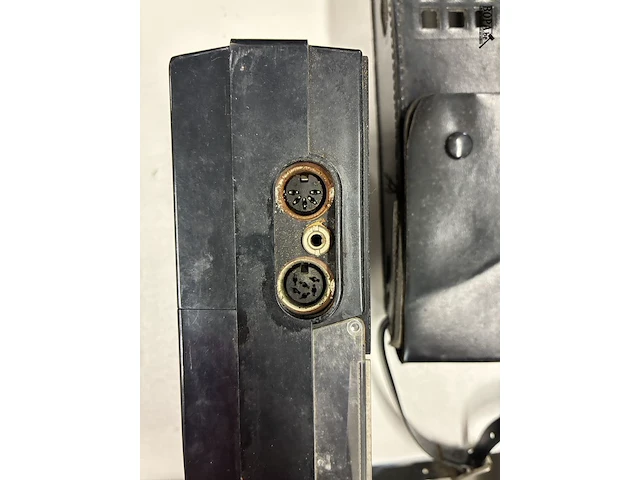 Lot 5 - cassetterecorder carad met draagtas - afbeelding 3 van  3